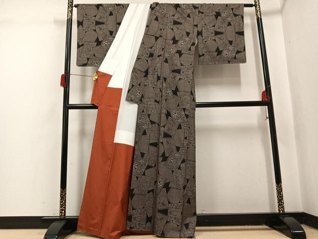 平和屋着物●本場大島紬 吉三郎 吉織物謹製 割込絣織 色紙草花文 証紙付き 正絹 逸品 未使用 AABH9622ph