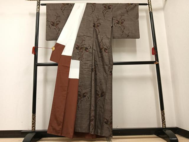 平和屋着物●本場大島紬 古代染色純泥染め カタス9マルキ 舞花文 恵絹織物謹製 証紙付き 正絹 逸品 AABH9634ph