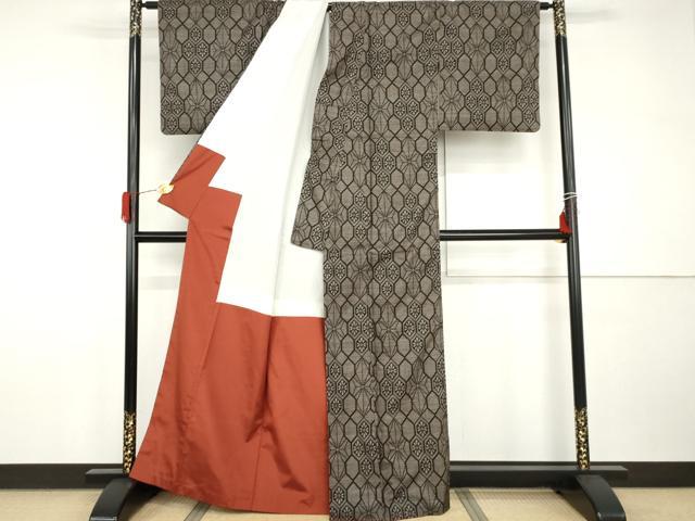 平和屋着物●本場大島紬 泥染め 一元7マルキ 亀甲麻の葉花文 正絹 逸品 AABI0021cs