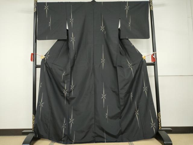 平和屋着物●本場大島紬 カタス9マルキ 地空き 舞花文 黒地 正絹 逸品 AABI0053cs