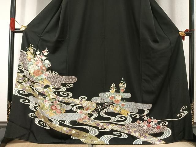平和屋着物●豪華黒留袖 友禅 駒刺繍 草花文 金彩 正絹 逸品 AABI1624fy