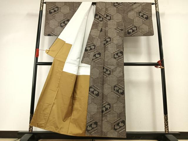 平和屋着物●本場大島紬 カタス9マルキ 有栖川亀甲重ね文様 正絹 逸品 AABI1656fy