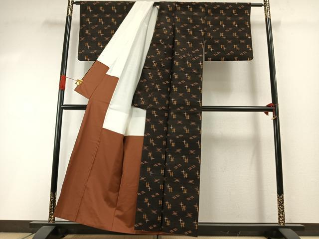 平和屋着物●国指定重要無形文化財 本場久米島紬 手織 琉球絣 正絹 逸品 AABI1788fy