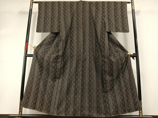 平和屋着物●本場大島紬 カタス7マルキ 七宝文様 正絹 逸品 未使用 AABI1910fy