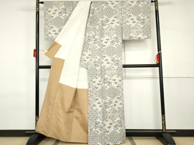 平和屋着物●本場大島紬 白大島 一元7マルキ 総絣 亀甲花蝶文 正絹 逸品 AABI2521cs