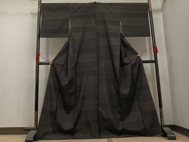 平和屋着物●お召 横段花文 黒地 さが美扱い 正絹 逸品 AABI2994ph