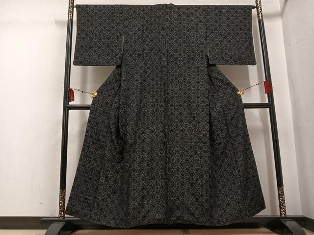 平和屋着物●結城ちぢみ 草花文 黒地 正絹 逸品 AABI3033ph