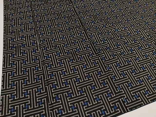 平和屋着物●本場大島紬 龍郷絣 秋名バラ 正絹 逸品 AABI3109ph