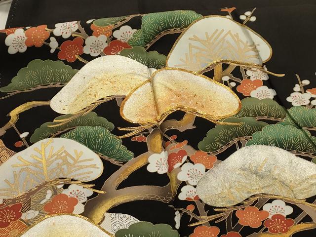 平和屋着物■豪華黒留袖 駒刺繍 梅松文 金銀彩 正絹 逸品 AABI4326sx