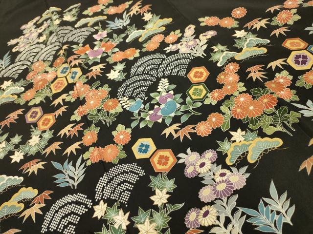 平和屋着物■豪華黒留袖 刺繍 吉祥草花文 金糸 金彩 正絹 逸品 AABI4374sx