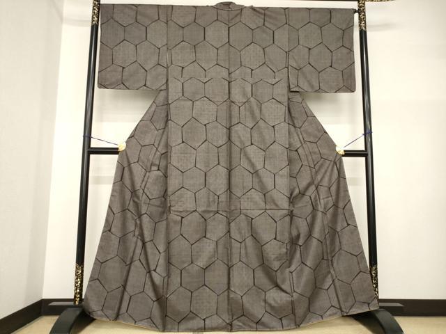 平和屋着物●本場大島紬 カタス9マルキ 亀甲文 正絹 逸品 AABI4455ck
