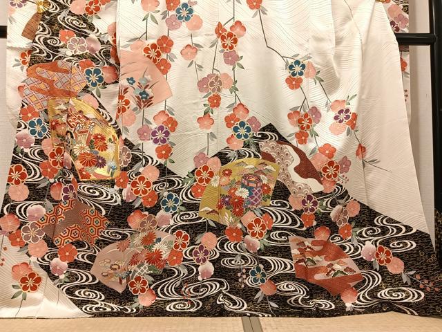 平和屋着物●豪華振袖 駒刺繍 地紙御所車貝桶花文 金彩 正絹 逸品 AABI4849ph