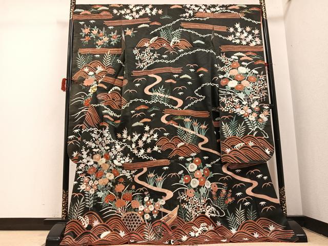 平和屋着物●豪華振袖 駒刺繍 松竹梅草花籬立波文 黒地 金彩 正絹 逸品 AABI4899ph