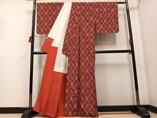 平和屋着物●本場琉球絣 紬 蘇芳色 正絹 逸品 未使用 AABI4960ph