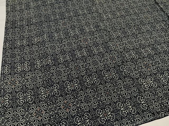 平和屋着物●藍造り国選定無形文化財 藍師・佐藤昭人 小紋 本藍 型染め 花唐草文 正絹 逸品 未使用 AABI6329ph