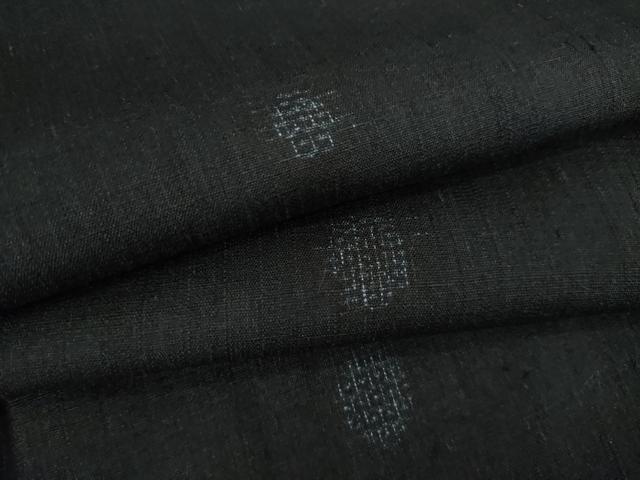 平和屋着物●本場結城紬 重要無形文化財 亀甲絣 黒地 正絹 逸品 AABI6851ck