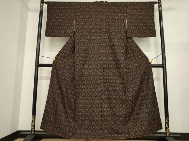 平和屋着物●国指定重要無形文化財 本場久米島紬 手織 琉球絣文様 正絹 逸品 AABI6872ck