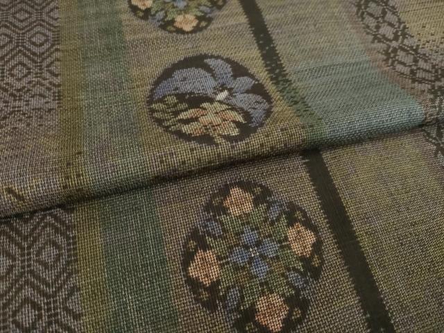 平和屋着物●本場大島紬 カタス9マルキ 花丸花蝶間道 正絹 逸品 AABI7099ck