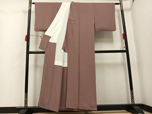 平和屋着物●上質な色無地 堅牢染 御穂衣染 縁喜米万葉赤ごめ 宗伝唐茶色 丹後ちりめん 反端付き 正絹 逸品 未使用 AABI7374ph