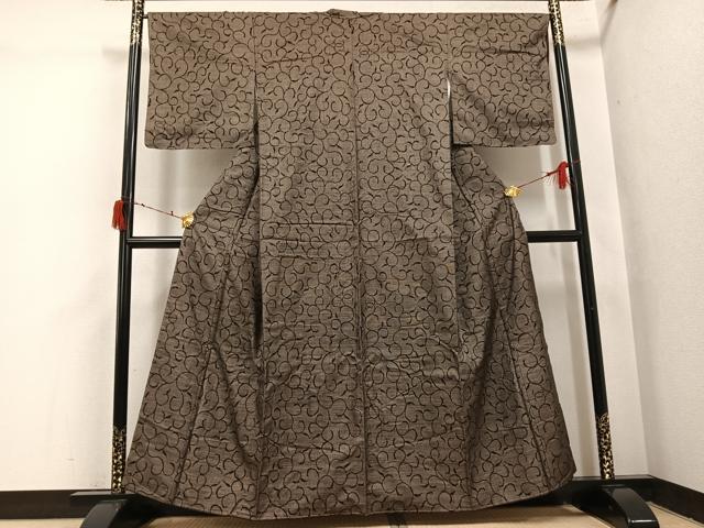 平和屋着物●本場大島紬 カタス9マルキ 唐草文 正絹 逸品 未使用 AABI7395ph
