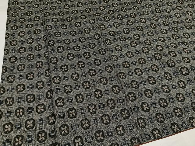 平和屋着物●本場村山大島紬 市松花文 正絹 逸品 AABI7405ph