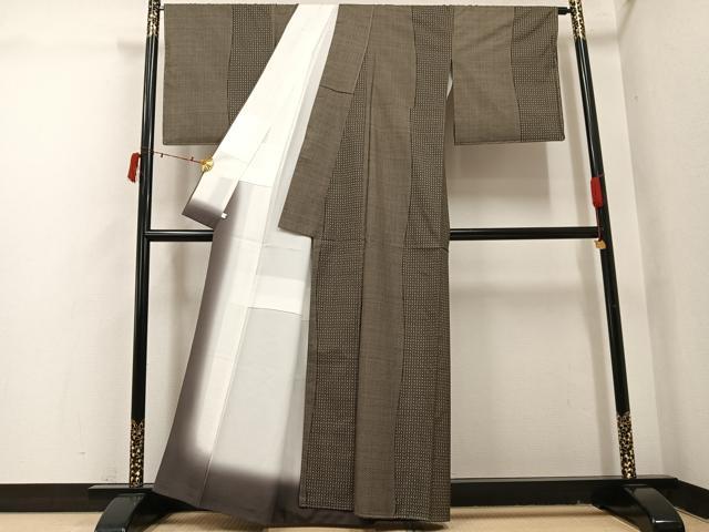平和屋着物●本場大島紬 屋久杉染 割込み絣 間道 屋久杉染工房 証紙付き 正絹 逸品 未使用 AABI7442ph