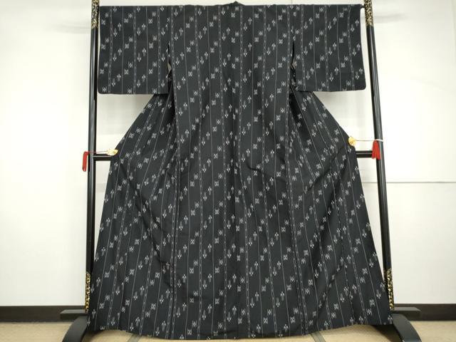 平和屋着物▽上質な紬 単衣 琉球絣文様 黒地 正絹 逸品 AABI8051cs