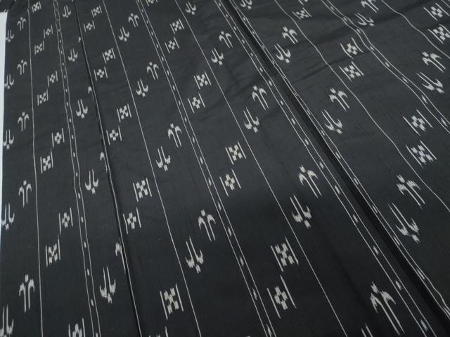平和屋着物▽上質な紬 単衣 琉球絣文様 黒地 正絹 逸品 AABI8051cs