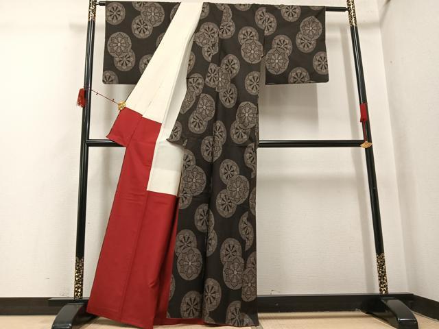 平和屋着物●本場大島紬 地空き 一元絣 源氏車文 正絹 逸品 AABI8491ph