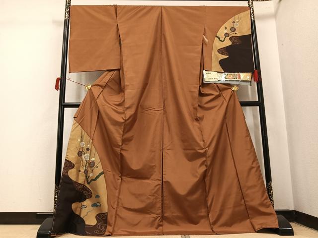 平和屋着物●本場大島紬 染大島 訪問着 彩大島 流水梅松文 金彩 絹藤織物謹製 証紙付き 仮絵羽 正絹 逸品 未使用 AABI8547ph