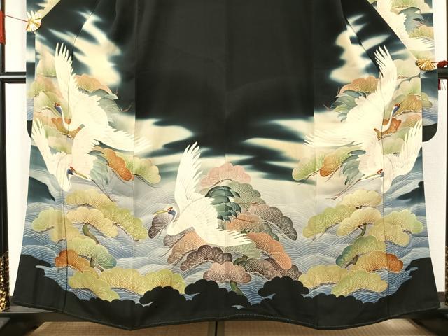 平和屋本店●アンティーク 大正ロマン 振袖 駒刺繍 飛鳥松文 暈し染め 黒地 正絹 逸品 AABI8928fy