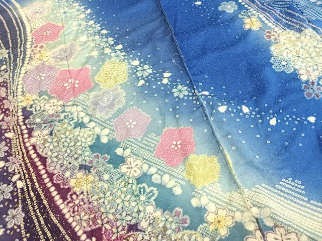平和屋着物●豪華振袖 舞花文 暈し染め 金彩 金通し地 仮絵羽 逸品 未使用 AABI9213fy