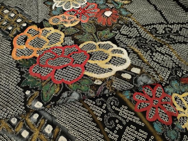 平和屋着物●豪華振袖 総絞り 立波花文 黒地 金彩 正絹 逸品 AABI9665ck