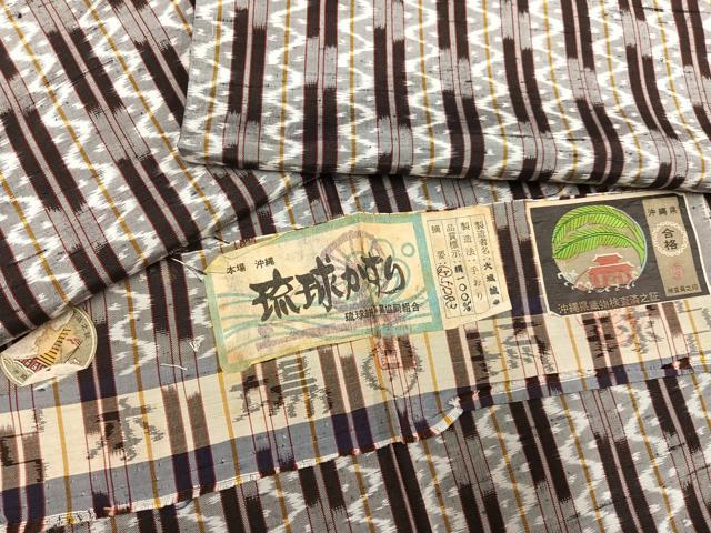 平和屋着物●本場琉球絣 紬 手織り 大城誠光作 証紙付き 正絹 逸品 AABJ0029ph