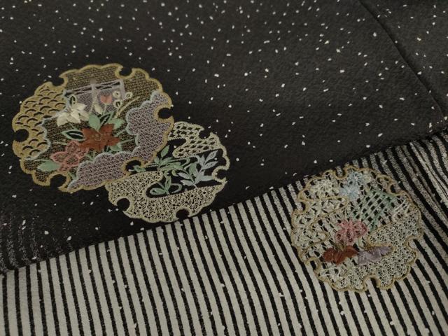 平和屋着物●訪問着 刺繍 雪輪草花文 黒地 金糸 正絹 逸品 AABJ0938cs