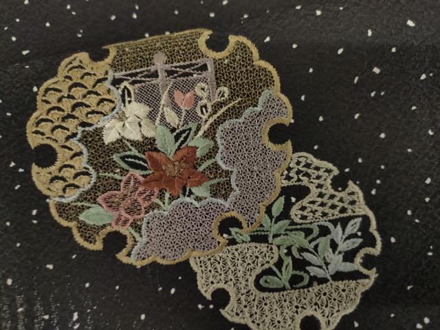 平和屋着物●訪問着 刺繍 雪輪草花文 黒地 金糸 正絹 逸品 AABJ0938cs