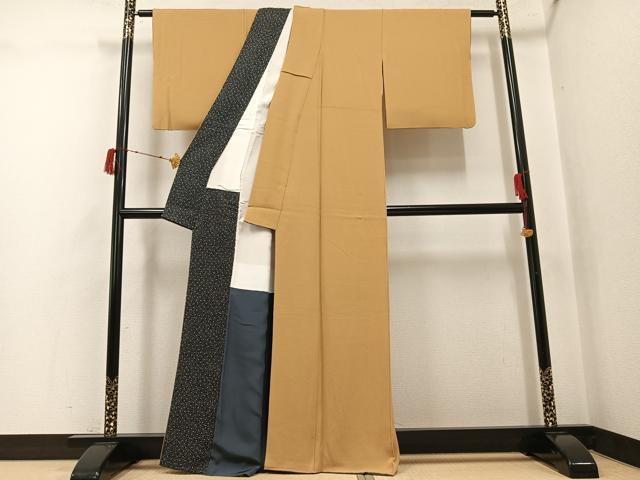 平和屋着物●ファッションデザイナー 花井幸子 色無地 黄橡色 正絹 逸品 AABJ2971ph