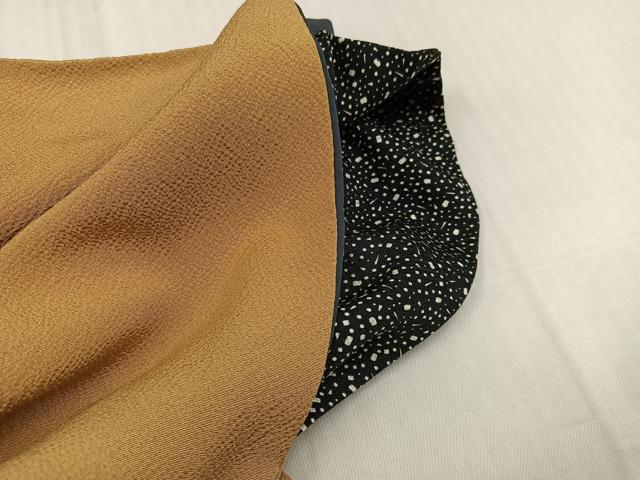平和屋着物●ファッションデザイナー 花井幸子 色無地 黄橡色 正絹 逸品 AABJ2971ph