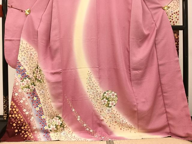 平和屋着物●豪華振袖 駒刺繍 舞桜文 暈し染め 金彩 金通し地 正絹 逸品 AABJ3038ph