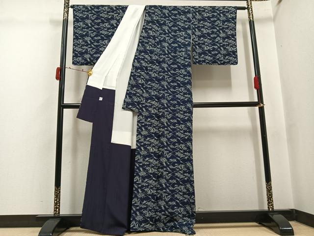 平和屋着物●藍造り国選定無形文化財 藍師・佐藤昭人 藍香房 小紋 群れ鳥 正絹 逸品 AABJ3069ph