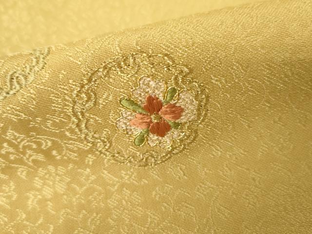 平和屋着物●上質な色無地 刺繍 堅牢染 ワンポイント 花丸文 卵色 金糸 反端付き 正絹 逸品 AABJ3763cs