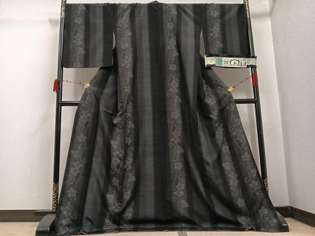 平和屋着物●真綿結城紬 80亀甲 手織り 葡萄蔦の葉文 おく玉 黒地 ロング丈 証紙付き 正絹 逸品 AABJ3880ph