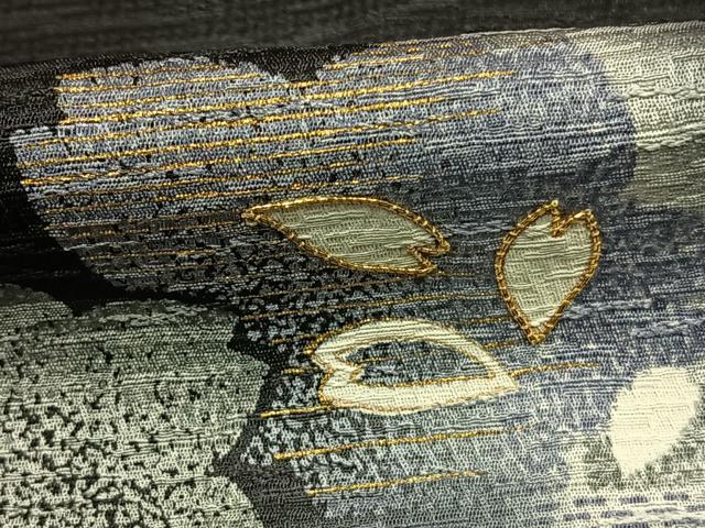 平和屋着物●訪問着 駒刺繍 舞桜文 暈し染め 黒地 金彩 正絹 逸品 AABJ4473fy