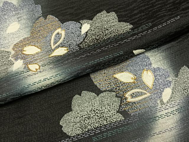 平和屋着物●訪問着 駒刺繍 舞桜文 暈し染め 黒地 金彩 正絹 逸品 AABJ4473fy
