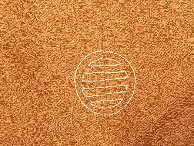 平和屋着物●本草木染作家 瑞寶 色無地 花唐草地紋 黄丹色 正絹 逸品 未使用 AABJ4659fy