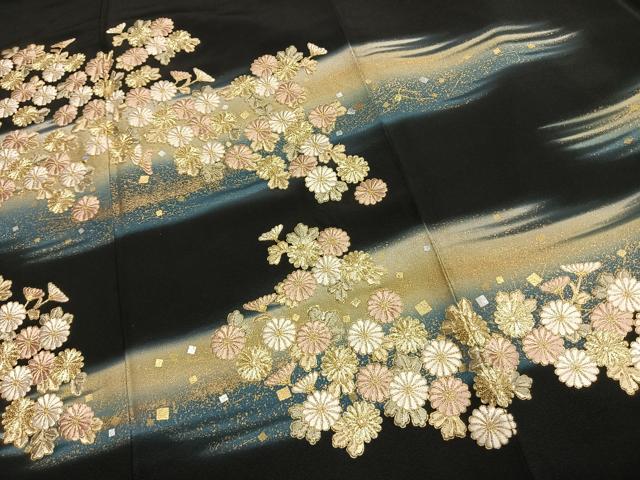 平和屋着物●金彩友禅作家 金彩の魔術師 堀省平 金煌織 黒留袖 駒刺繍 草花文 暈し染め 金銀彩 正絹 逸品 AABJ4695fy