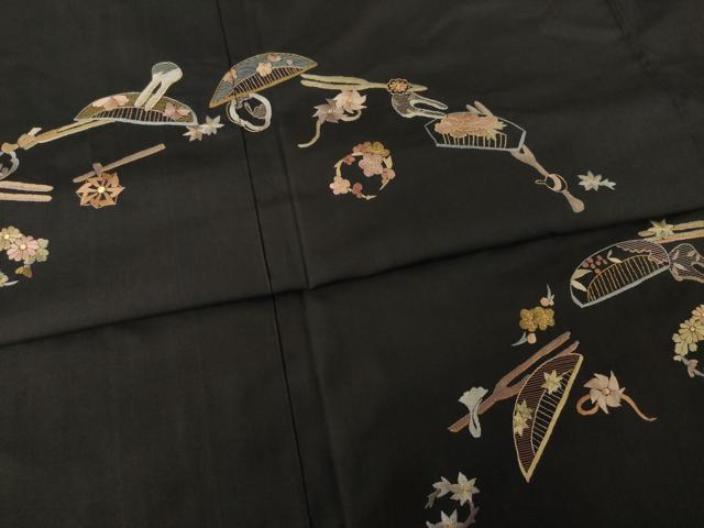 平和屋着物●本場大島紬 染大島 訪問着 総刺繍 器物文 かんざし 櫛 黒地 金糸 正絹 逸品 AABJ4993ck