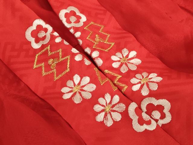 平和屋着物∵女の子 子供 長襦袢 袷 雲重ね飛鶴地紋 猩々緋色 半衿刺繍 逸品 AABJ5296ja