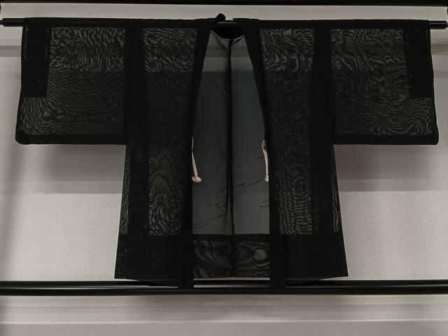 平和屋着物▽羽織 スリーシーズン 春夏秋 塵除け 刺繍 流水文 魚 黒地 正絹 逸品 AABJ6105jh