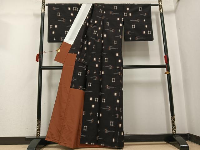 平和屋着物●上質な紬 琉球絣文様 胴抜き仕立て 正絹 逸品 AABJ6290ph
